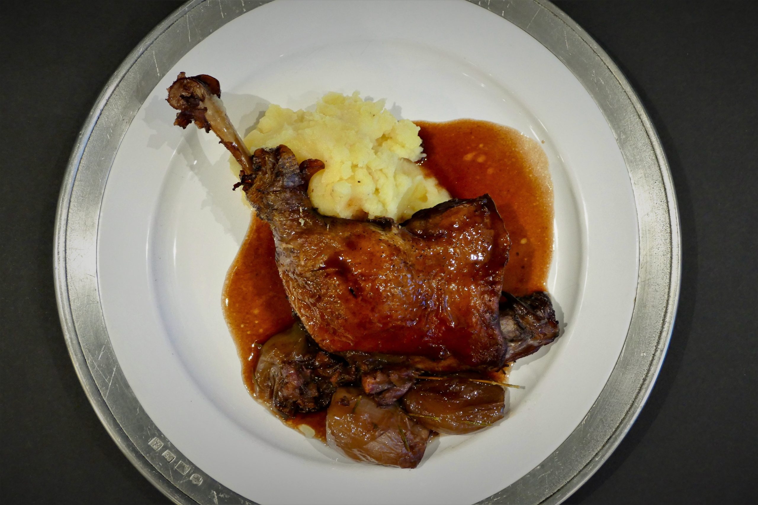 Cuisses de canard au porto, vin rouge et échalotes – UNE MÈRE POULE UN